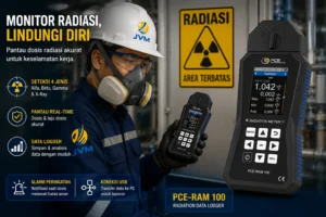 Petugas K3 menggunakan radiation data logger PCE-RAM 100 dengan perlengkapan keselamatan untuk memantau tingkat radiasi di area industri berisiko.